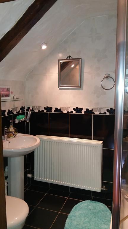 לארה Clarisses Cottage מראה חיצוני תמונה